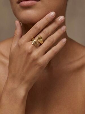 Bague Ajustable « Étreinte Bienveillante » – Acier Inoxydable Doré