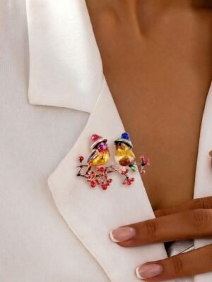 Broche Duo de Passereaux sur leur branche de baies