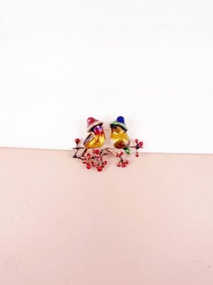 Broche Duo de Passereaux sur leur branche de baies