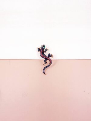 Broche Salamandre Mystique en pavage de saphirs et rubis