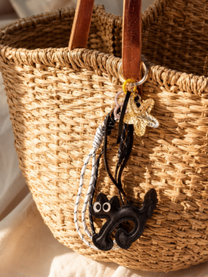 Porte clé sac grigri Mae – Chat noir