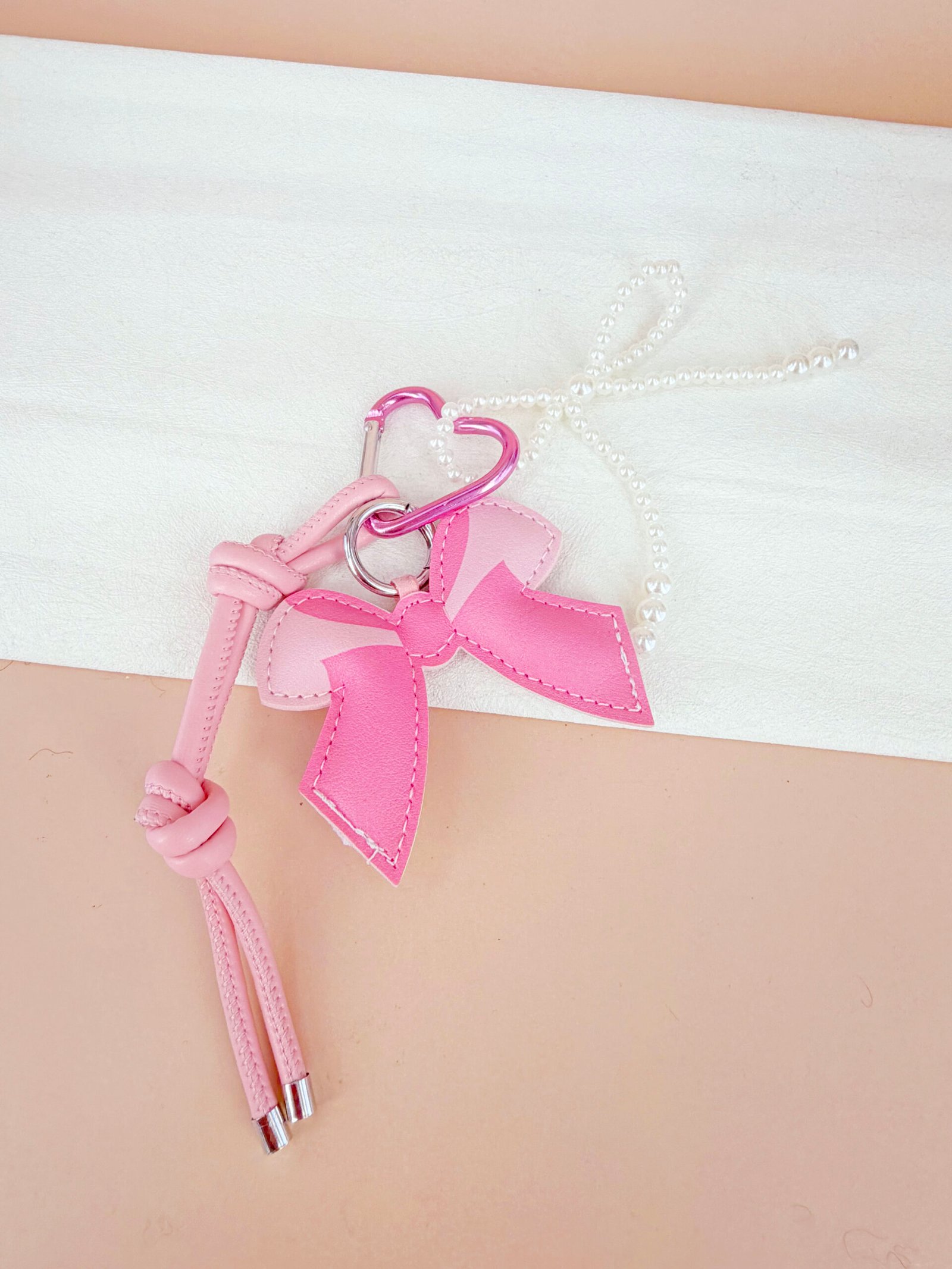 Porte clé sac grigri Mya - Noeud rose – Image 2