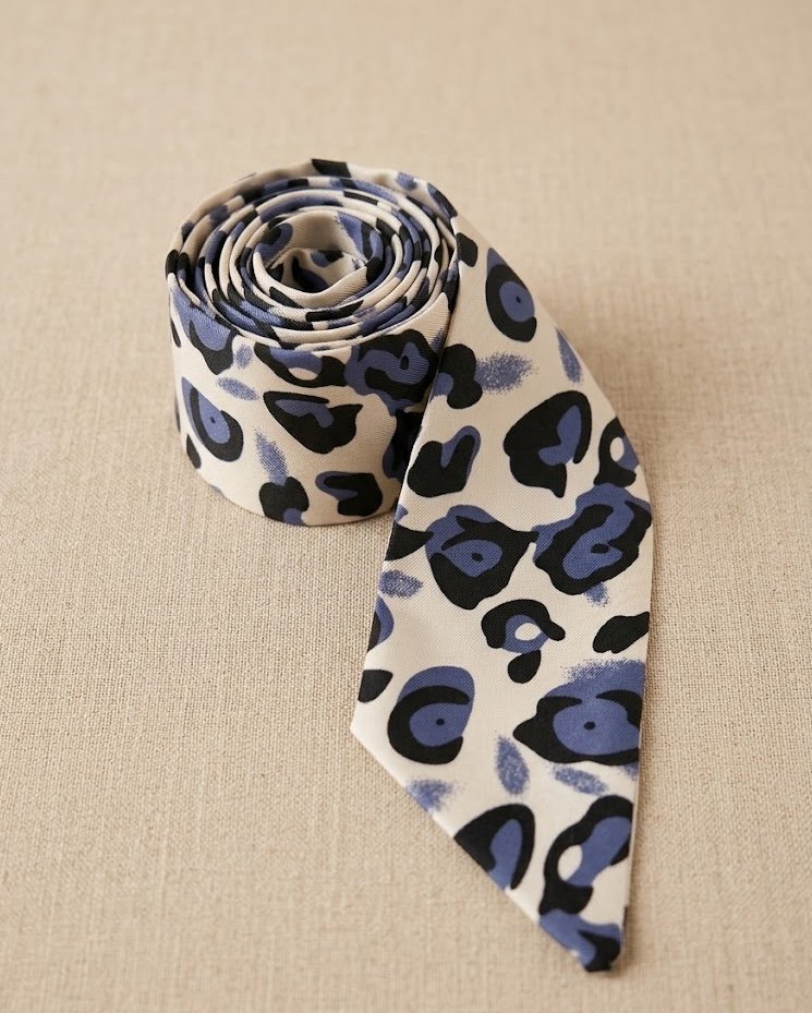 Foulard bandeau satiné motif léopard bleu