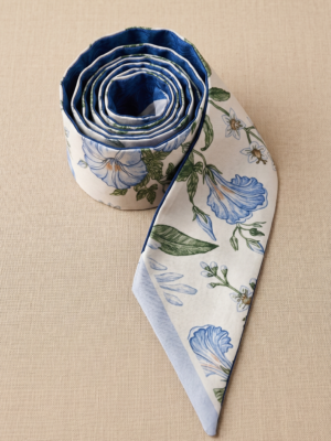Foulard bandeau satiné bleu motif floral