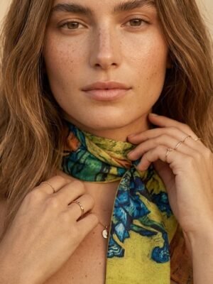 Foulard bandeau satiné multicolore motif tropical