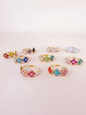 Bague Zéphyrine – Fleurs trèfles strass coloré