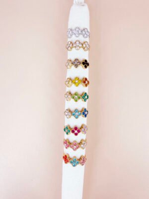 Lot de 9 bagues trèfles strass coloré