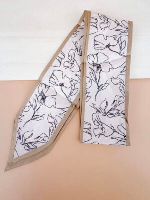 Foulard bandeau satiné écru motif abstrait