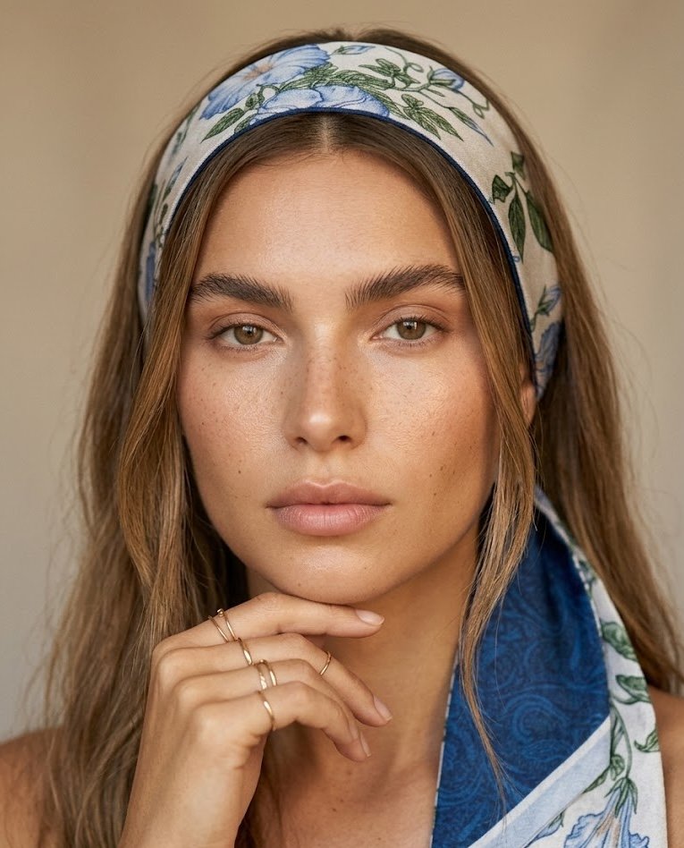 Foulard bandeau satiné bleu motif floral