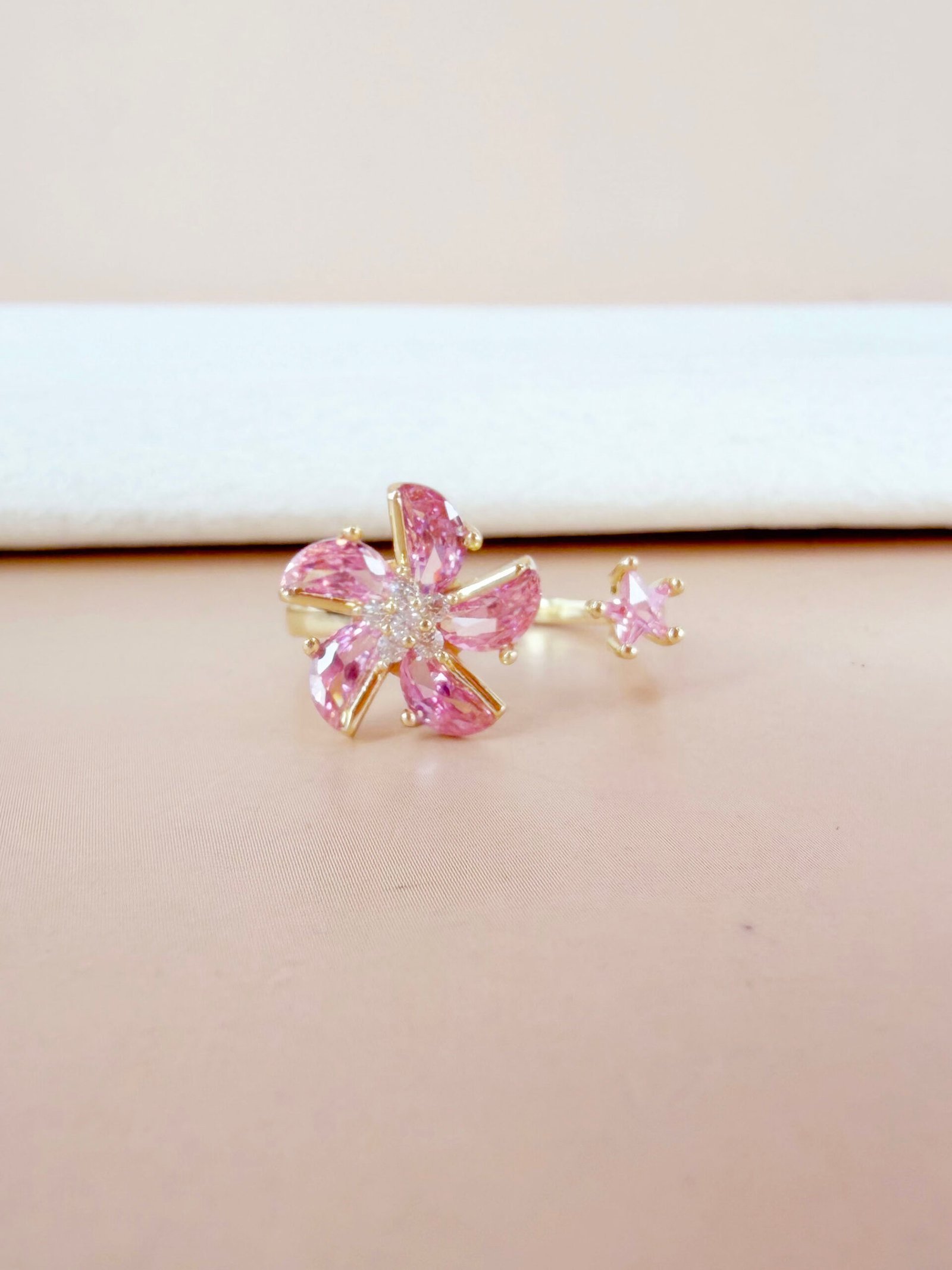 Bague Celia - Anti-stress fleur rose et dorée – Image 2