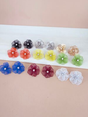 Boucles d&rsquo;oreilles Elena – Fleurs transparentes colorées