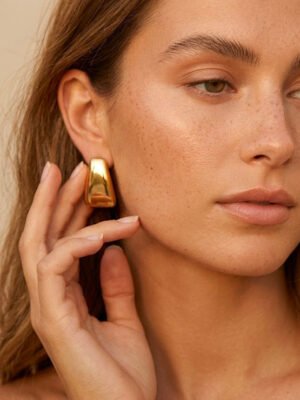 Boucles d’oreilles Juliette – Pendantes géométriques dorées