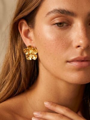 Boucles d’oreilles Lena – Fleur volume dorée