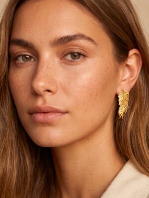 Boucles d’oreilles Lina – Feuille dorée texturée