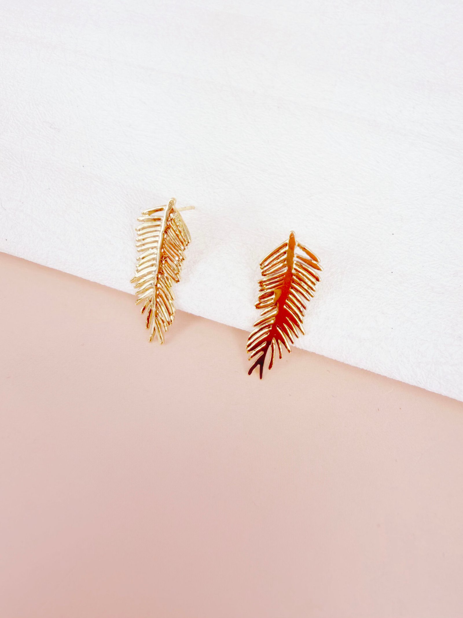 Boucles d'oreilles Lina - Feuille dorée texturée – Image 2