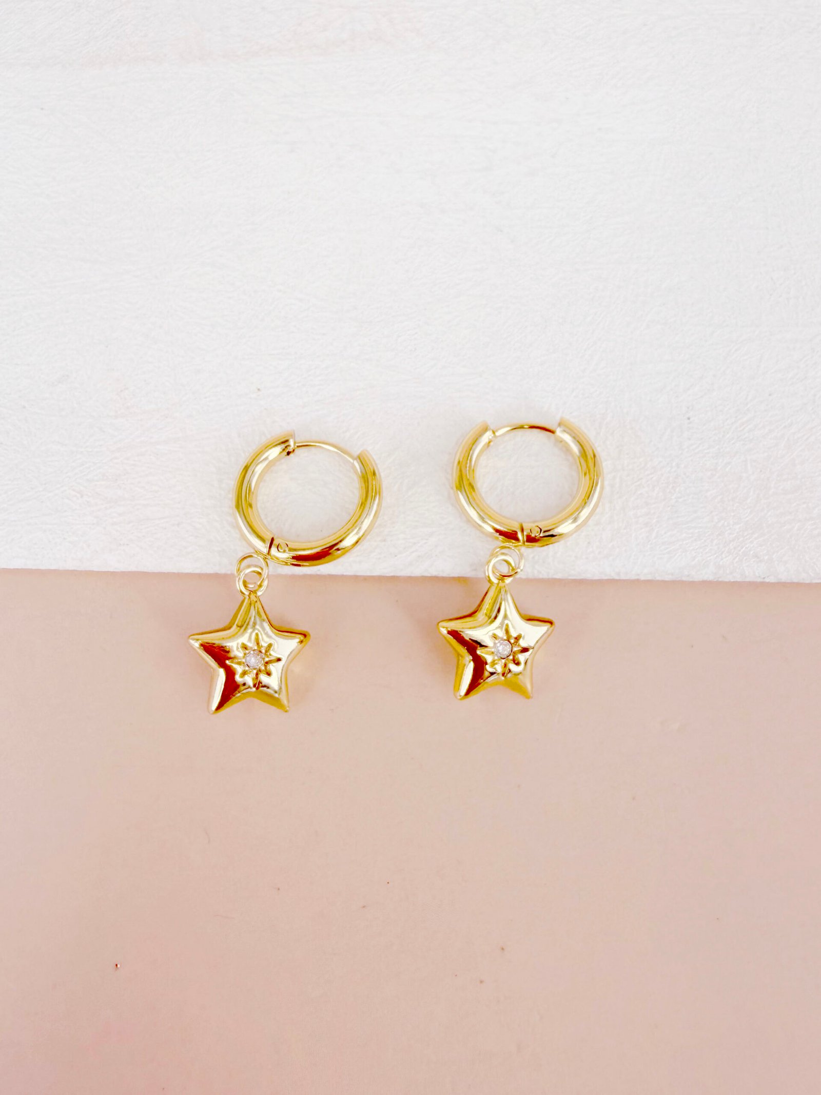 Boucles d'oreilles Diane - Étoiles dorées acier inoxydable – Image 2