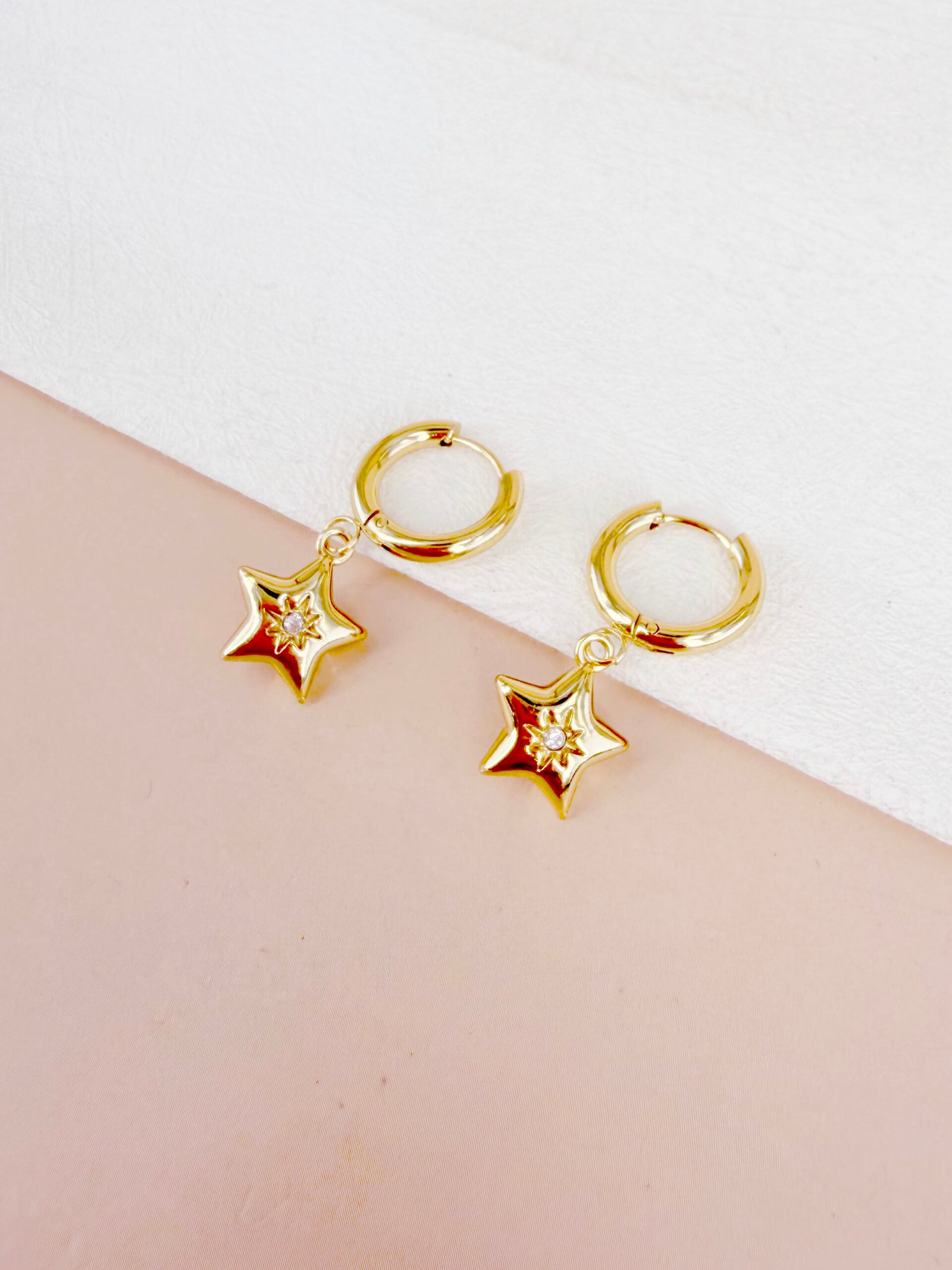 Boucles d'oreilles Diane - Étoiles dorées acier inoxydable – Image 3