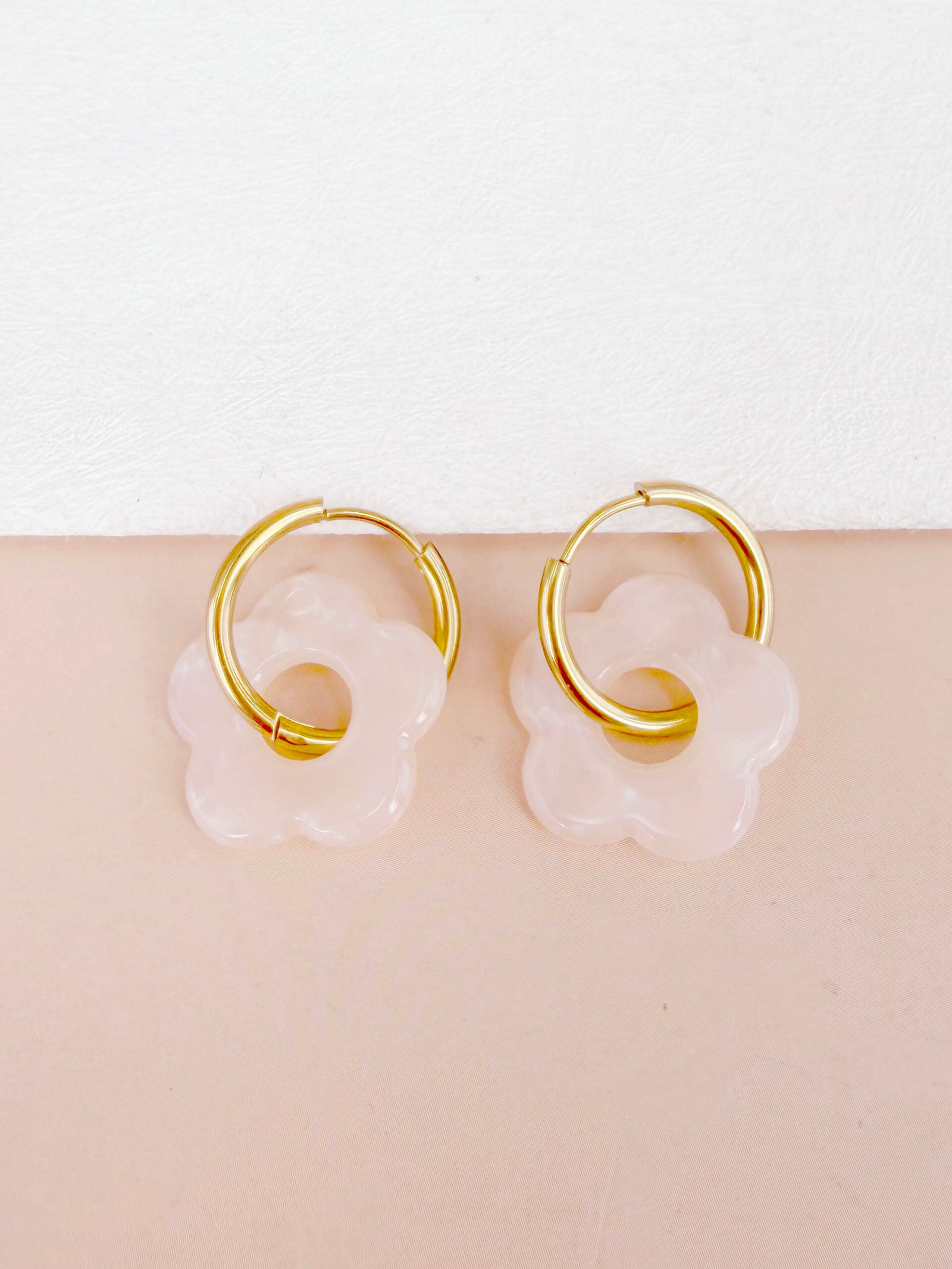 Boucles d'oreilles Victoire - Fleur en résine – Image 3