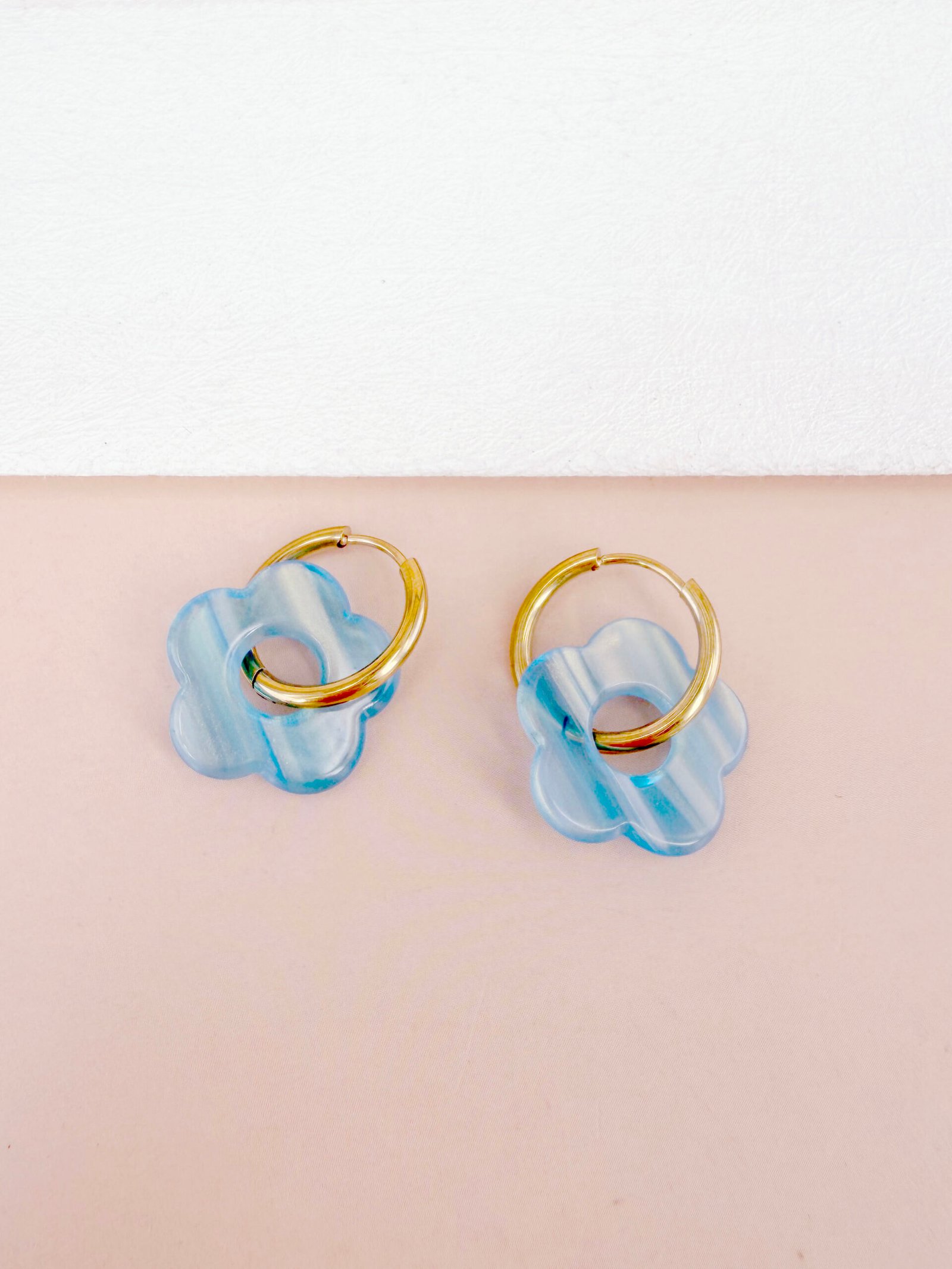 Boucles d'oreilles Victoire - Fleur en résine – Image 5