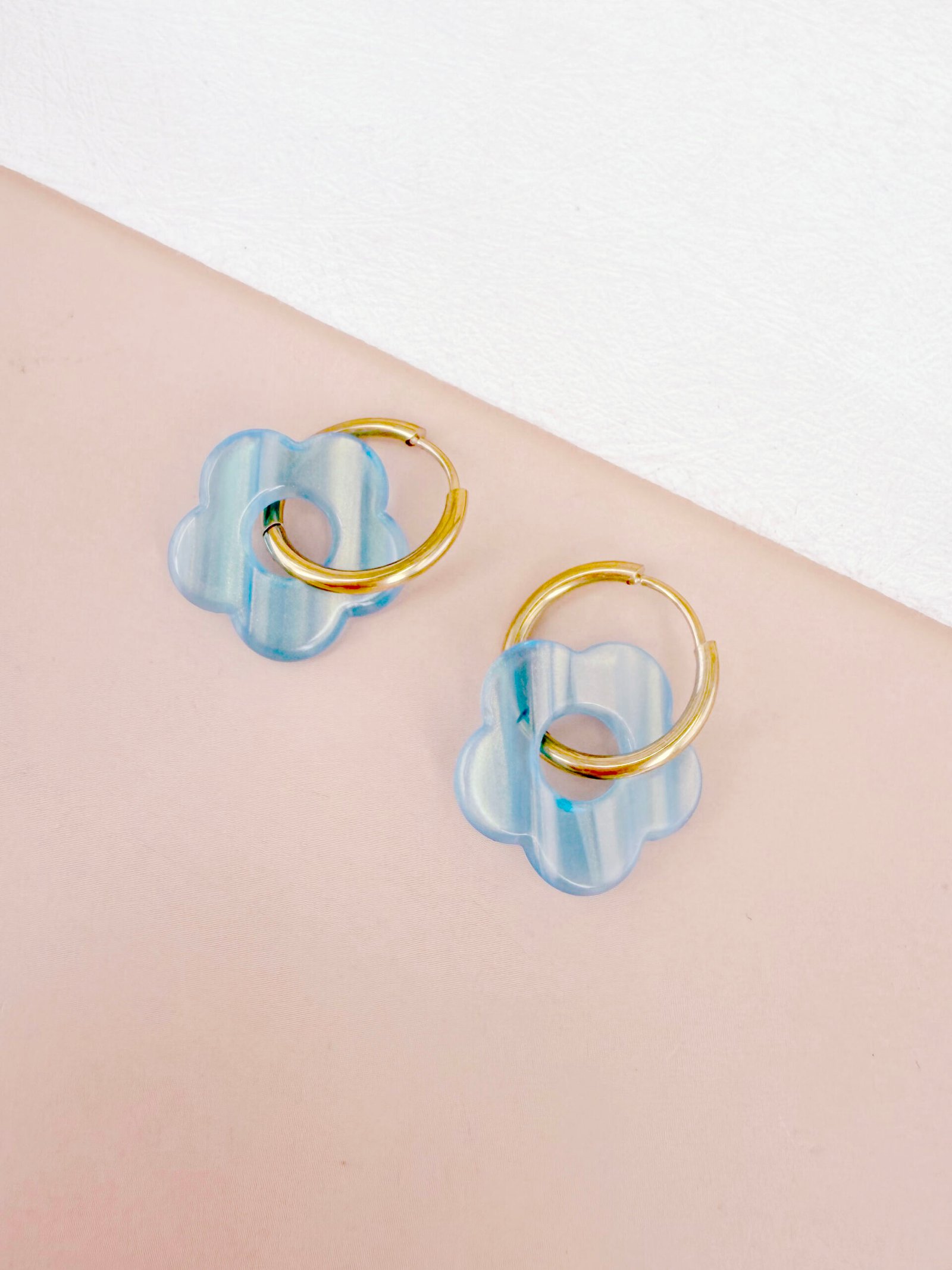 Boucles d'oreilles Victoire - Fleur en résine – Image 6