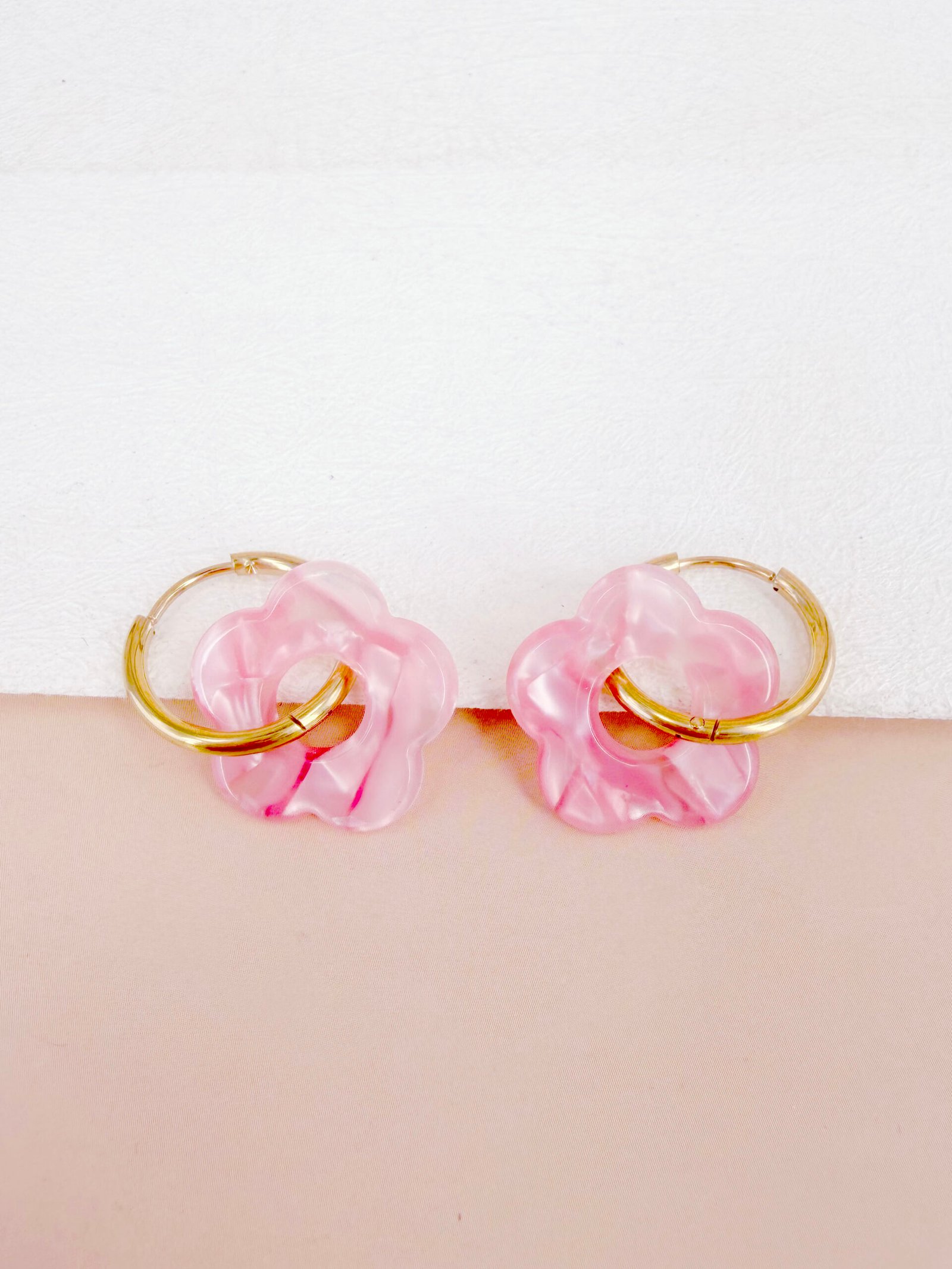 Boucles d'oreilles Victoire - Fleur en résine – Image 9