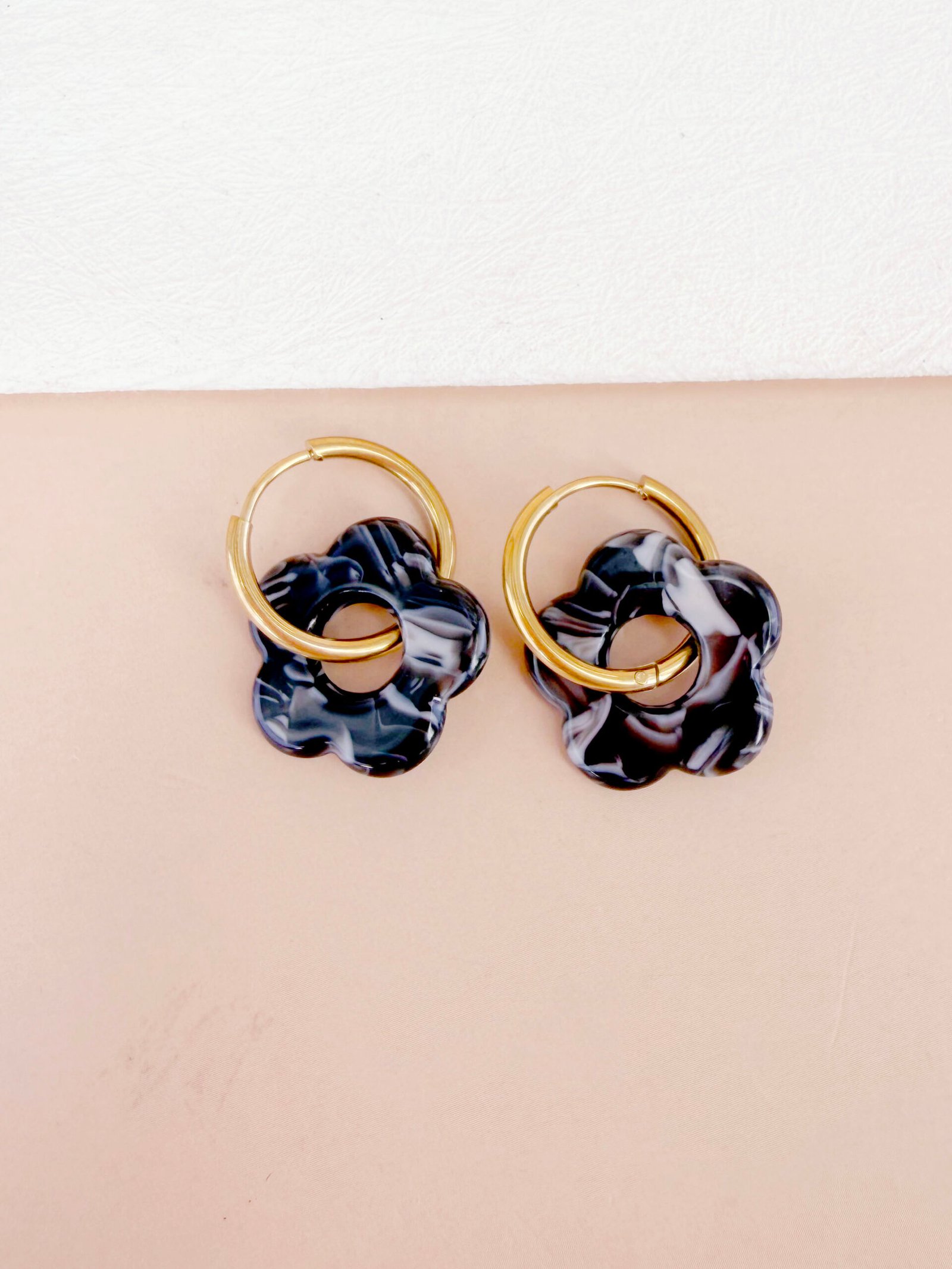 Boucles d'oreilles Victoire - Fleur en résine – Image 26