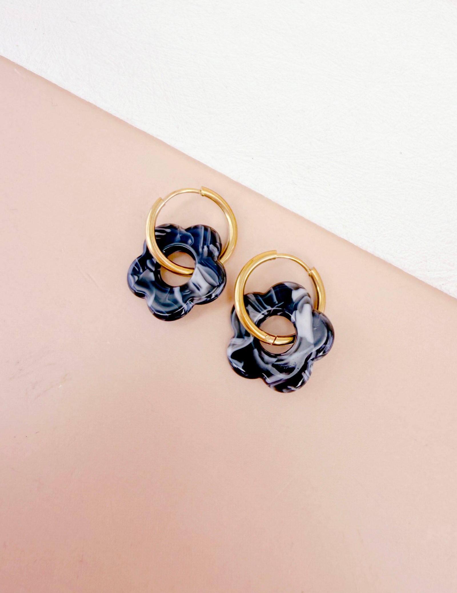 Boucles d'oreilles Victoire - Fleur en résine – Image 27