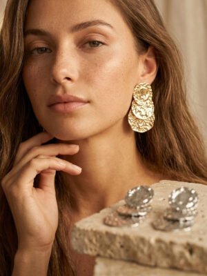 Boucles d’oreilles Celeste – Larges métal texturé