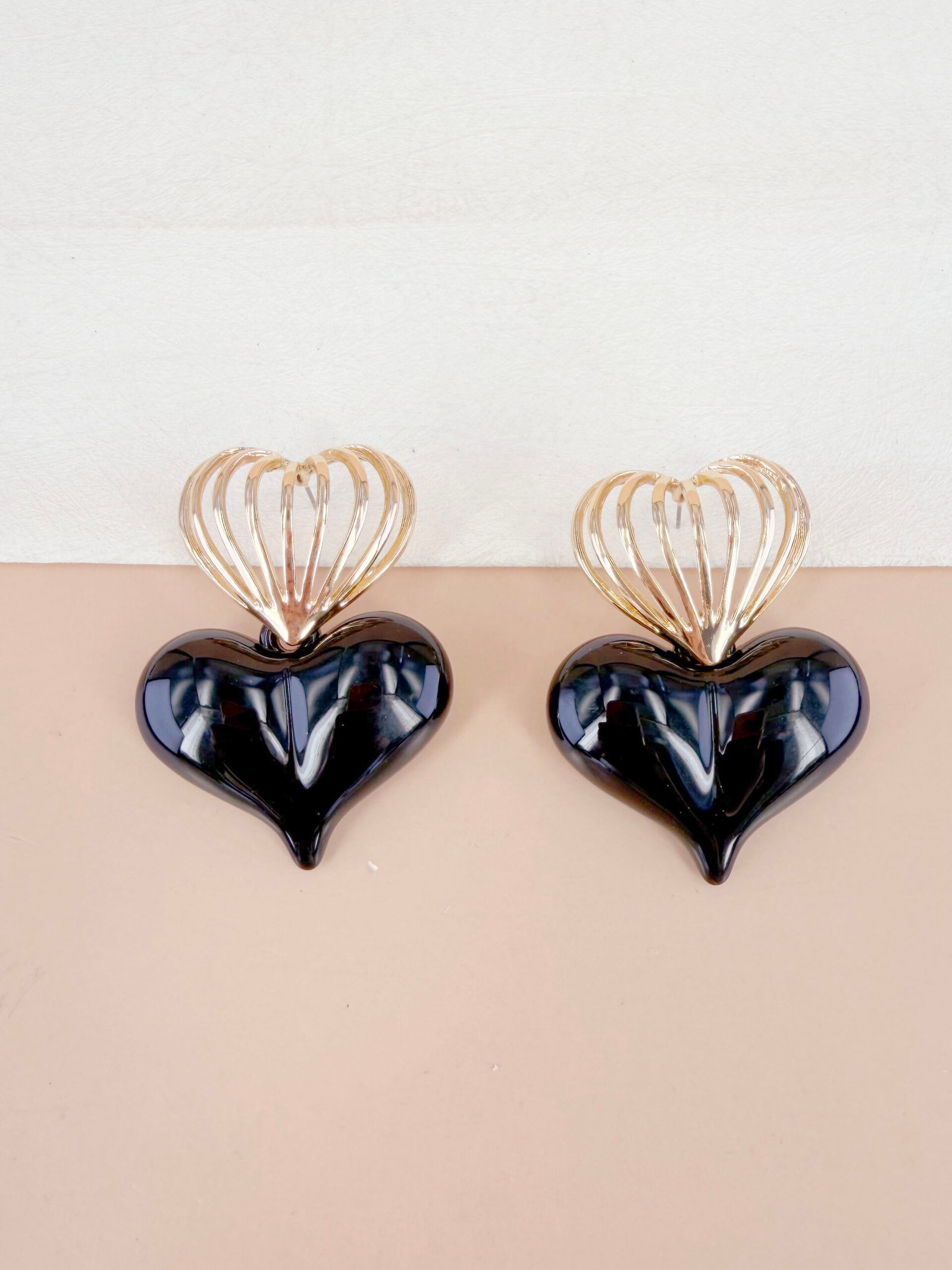 Boucles d'oreilles Flora - Coeur en résine – Image 6