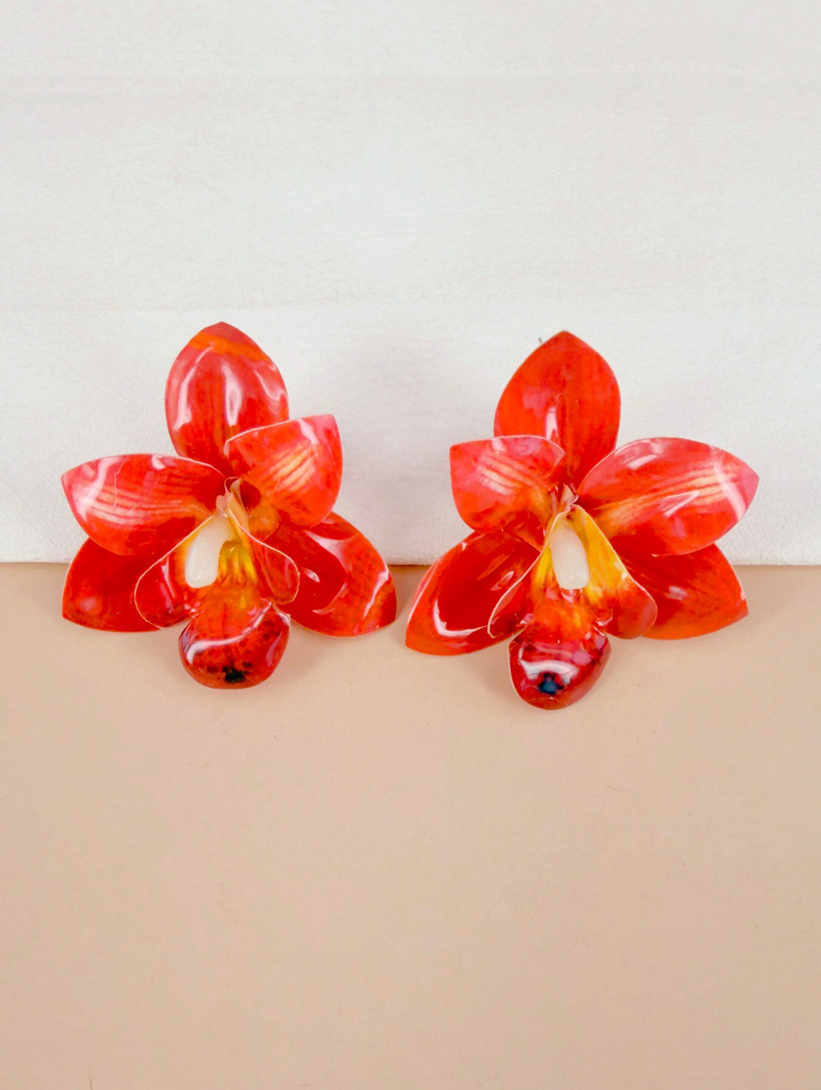 Boucles d'oreilles Cassandre - Fleurs orchidées colorées – Image 9