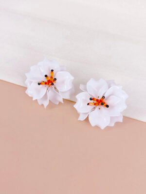 Boucles d&rsquo;oreilles Delphine – Fleurs brillantes