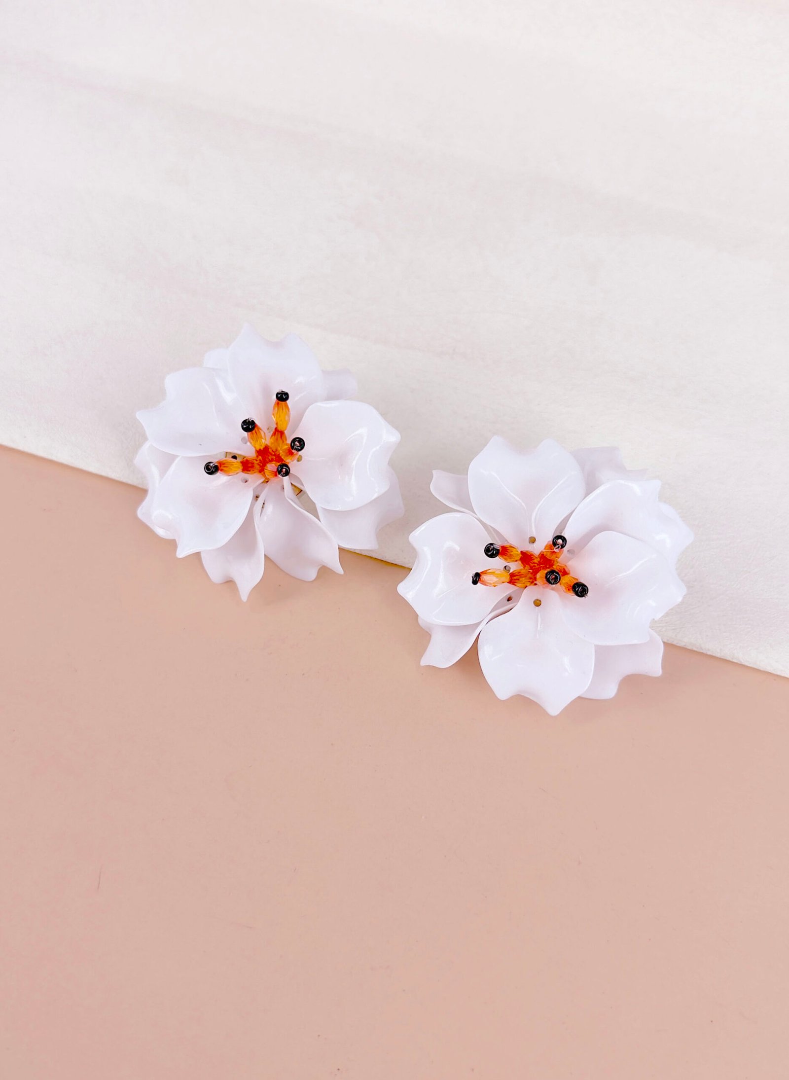 Boucles d'oreilles Delphine - Fleurs brillantes – Image 2