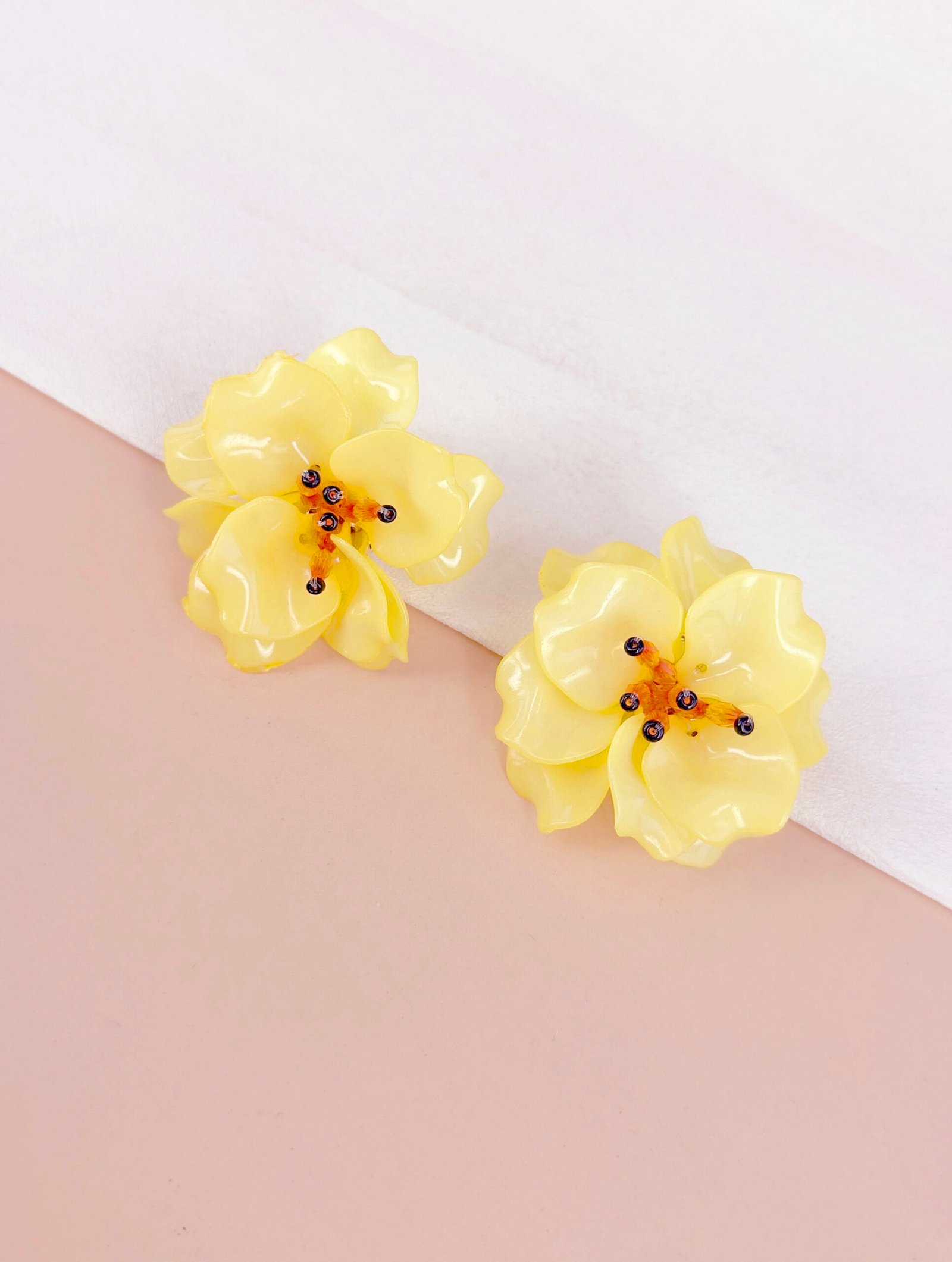 Boucles d'oreilles Delphine - Fleurs brillantes – Image 3
