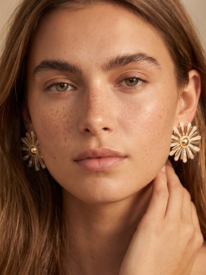 Boucles d’oreilles Capucine – Fleur métal multicolore