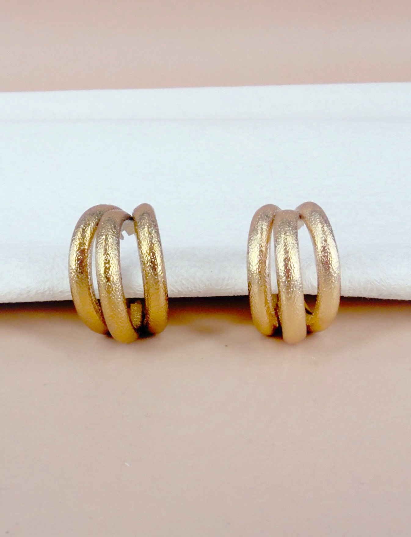 Boucles d'oreilles Heloise - Créoles larges or – Image 2