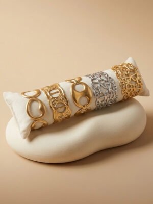 Bracelet Juliette – Lot de 5 manchettes or motifs graphiques