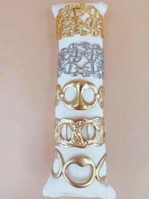 Bracelet Juliette – Lot de 5 manchettes or motifs graphiques