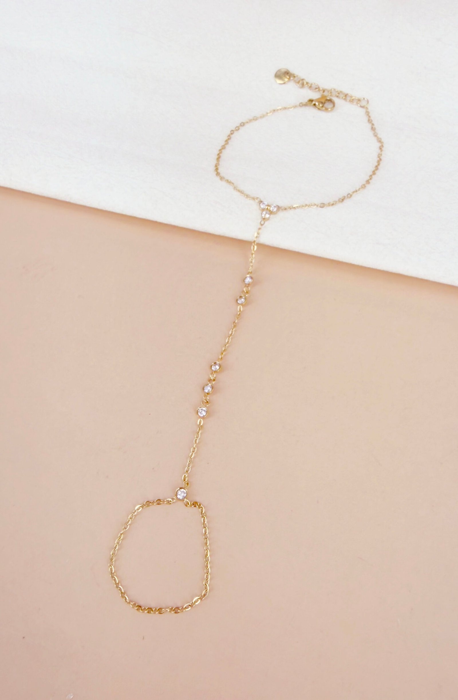 Bijou de main Valentine - Bracelet doré acier inoxydable – Image 3