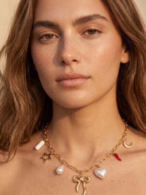 Collier breloques noeud, piment, perles en acier inoxydable