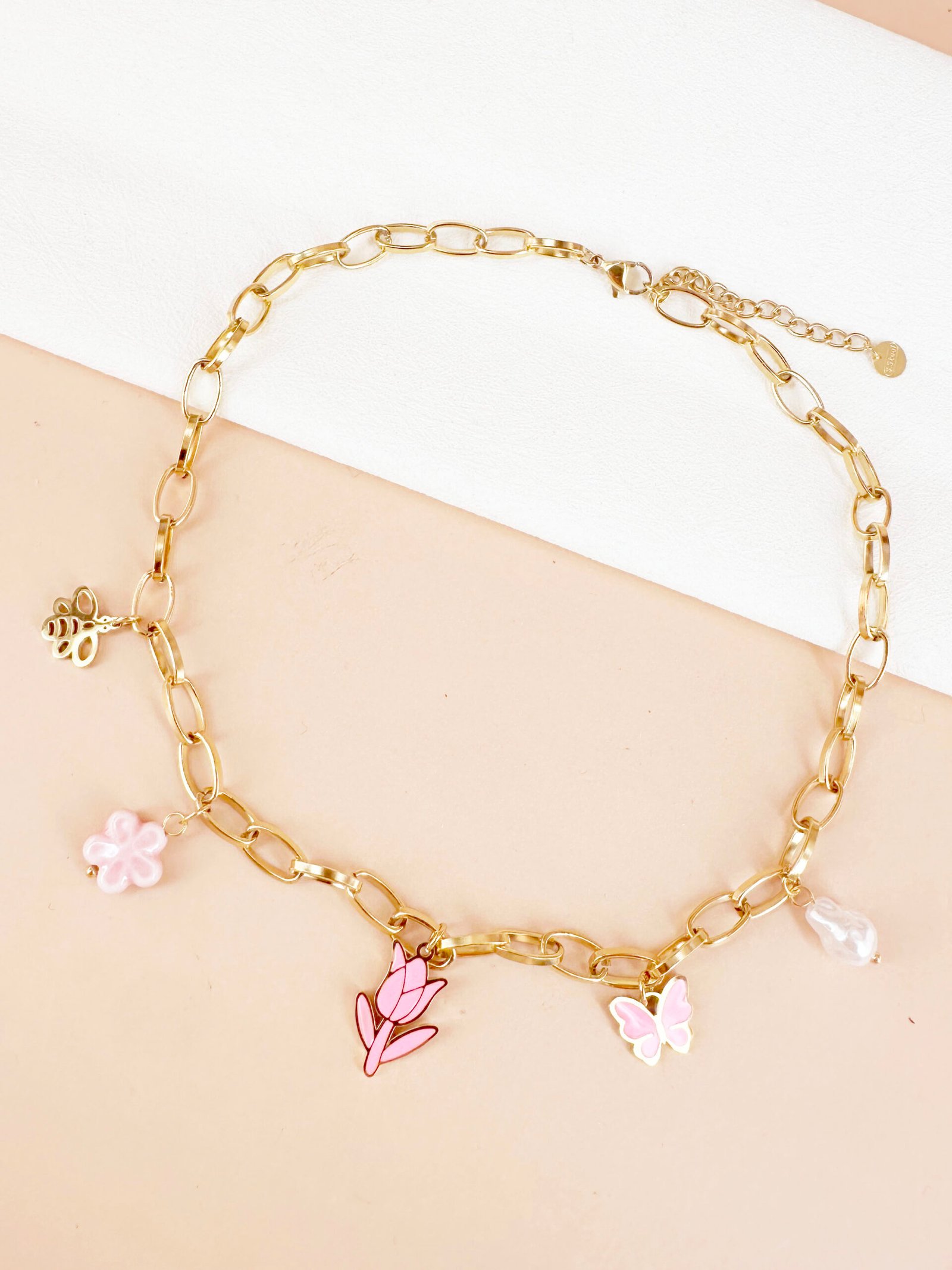 Collier Marion - Doré charms roses et coeur nacré – Image 2