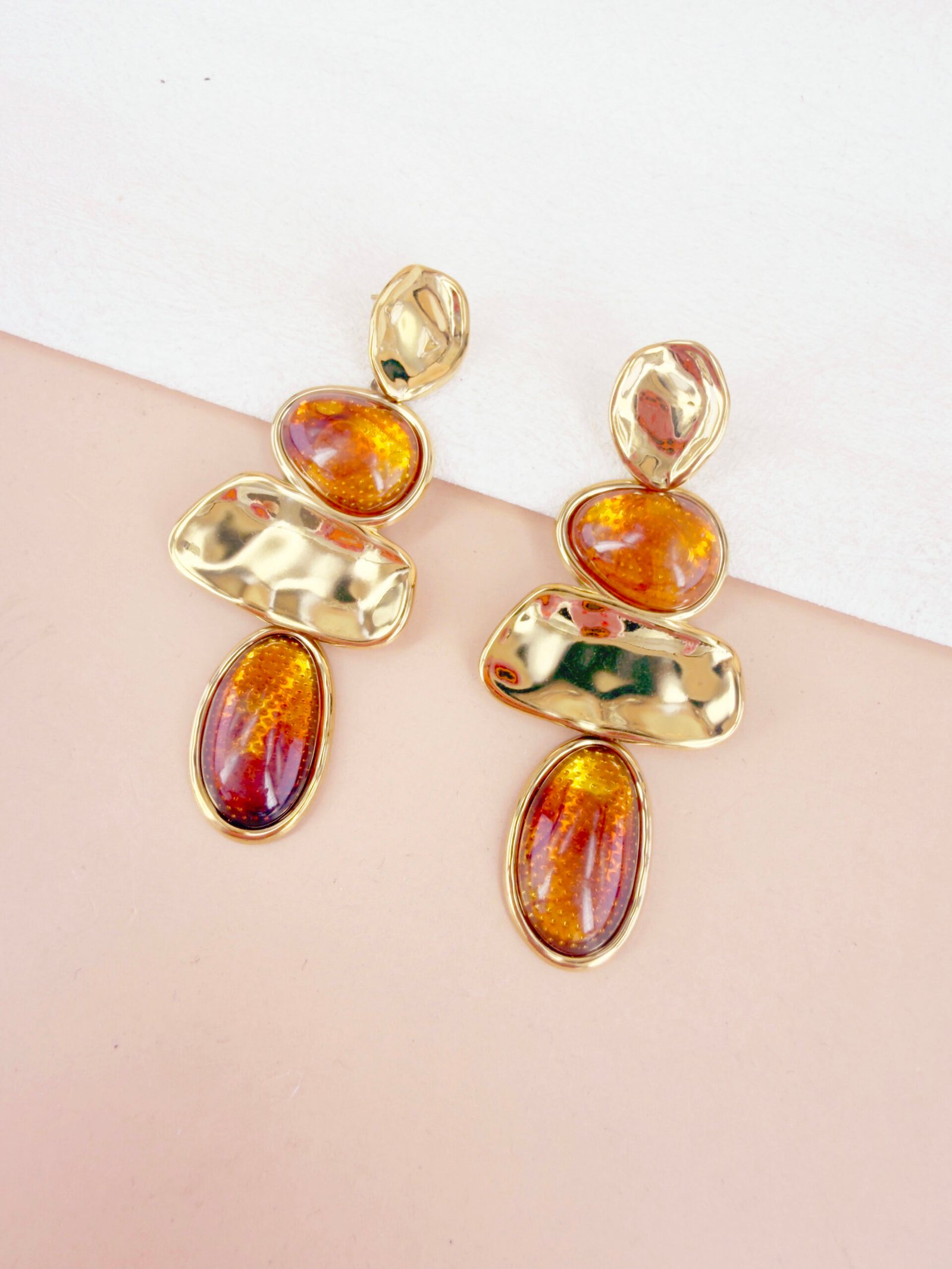 Boucles d'oreilles Apolline - Résine brun – Image 3