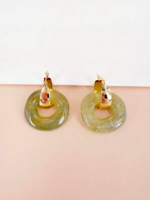 Boucles d’oreilles Flora – Créoles résine et acier inoxydable vert