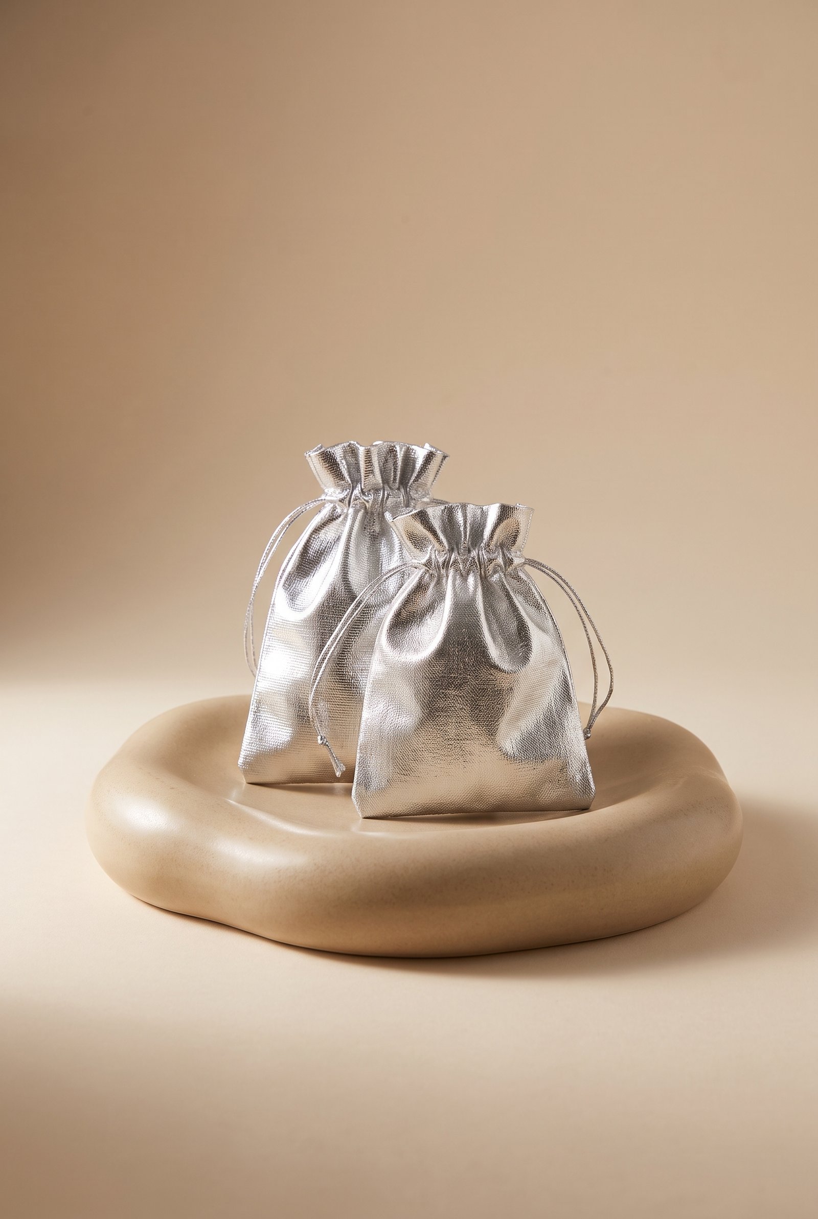 Pochette cadeau métallisée à cordon – Image 3