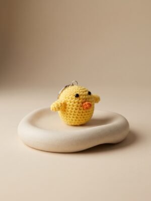 Porte-clés Camille – Motif canard jaune tricoté