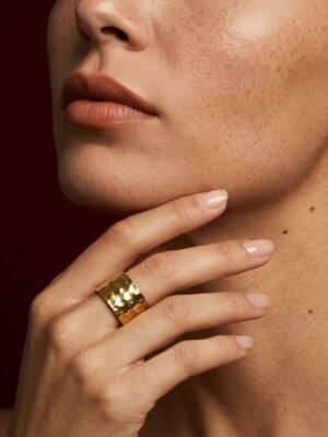 Bague Clara – Motif large à reliefs