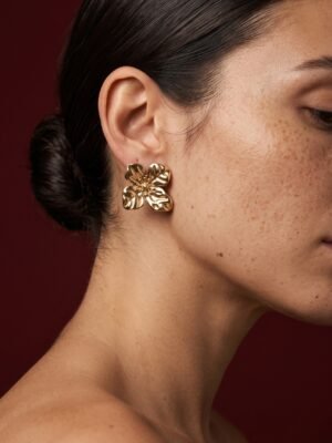Boucles d'oreilles puces Solene - Fleurs dorées à 4 pétales ondulés