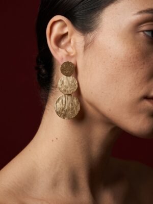 Boucles d’oreilles pendantes Agathe – Motif 3 disques dorés striés