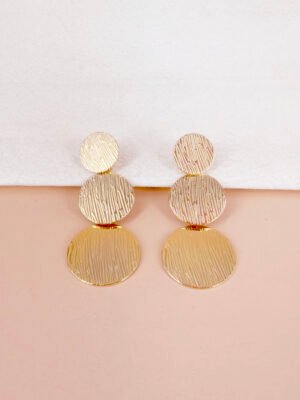 Boucles d’oreilles pendantes Agathe – Motif 3 disques dorés striés