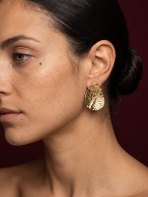 Boucles d’oreilles Ambre – Gouttes dorées martelées