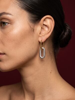 Boucles d’oreilles pendantes Faustine – Motif maillons bicolores, bas argenté